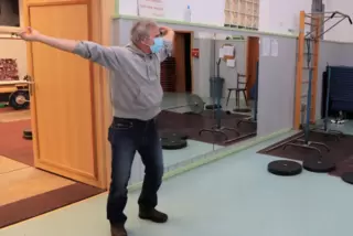Trainiert seine Sportler mit Abstand und Maske: Grünstadts Coach John Attilo. 