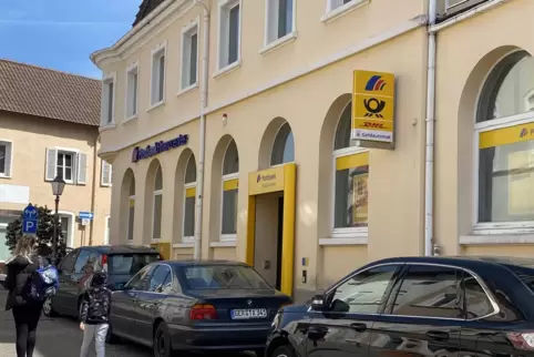 Die Postbankfiliale mit der Deutschen Post in der Sandstraße.