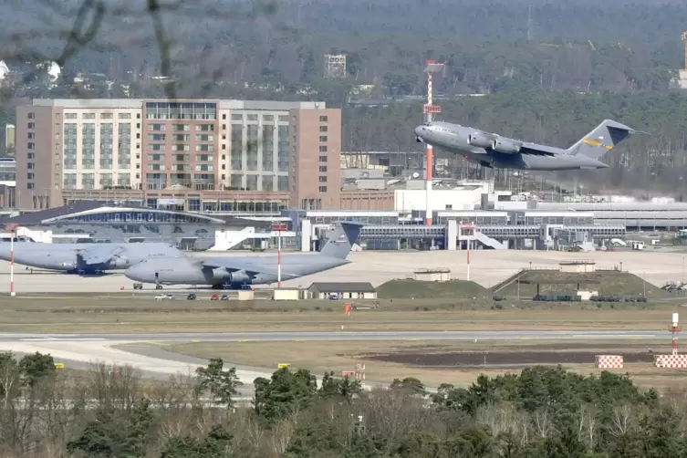 Der Flugplatz Ramstein ist die größte US-Air-Base außerhalb der Vereinigten Staaten. Daran hat der Landrat in seinem Appell ans 
