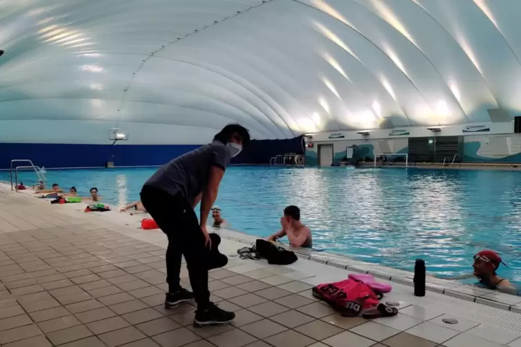 Nicht nur die Wasserballer, auch die Schwimmer aus der Landesliga-Mannschaft des SC Neustadt trainieren in der Corona-Pandemie i