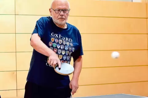 Ausgebremst: Manfred Wilhelm, Fachwart und Übungsleiter der Hobby-Tischtennisgruppe der VT Niederauerbach, erzählt, dass seine G