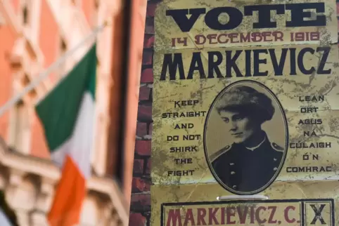 Plakate in Dublin erinnern ein Jahrhundert nach Constance Markieviczs Wahl ins britische Parlament an ihren historischen Erfolg.