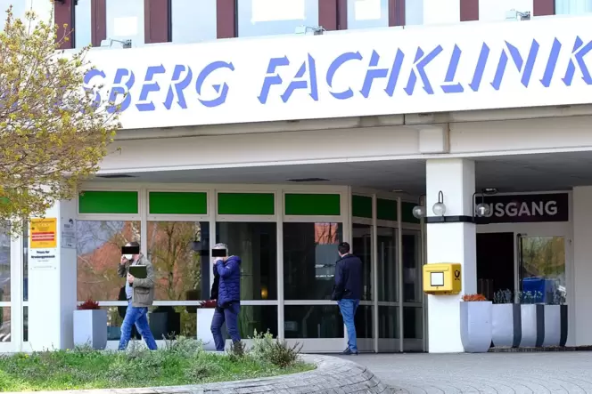 Polizisten durchsuchten diese Woche das Gebäude.