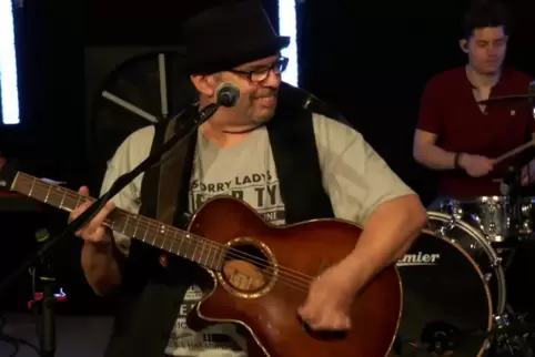 Singer-Songwriter Olli Roth ist einer der Künstler, die bei der Aufzeichnung Ende März in der TSG-Halle mit von der Partie waren