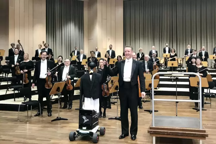 Eine Woche nach dem sagenhaften Roboterkonzert gibt es wieder einen Stream aus der Ludwigshafener Philharmonie, wieder mit Brahm