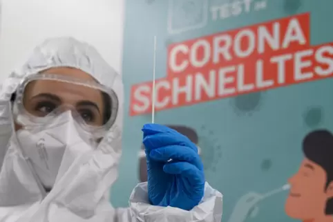 Corona-Schnelltests werden in Bobenheim-Roxheim auf dem Globus-Parkplatz angeboten. 