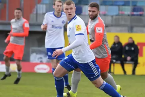 Bleibt, wenn der FKP in der Regionalliga bleibt: Innenverteidiger Kevin Frisorger. 