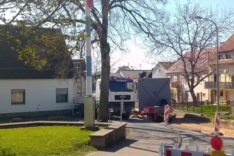 Der Verkaufsraum bestand aus zwei Containerh&auml;lften. 