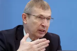 Klaus Cichutek, Präsident des Paul-Ehrlich-Instituts, hofft auf Studienergebnisse. Klaus Cichutek, Präsident des Paul-Ehrlich-Instituts, hofft auf Studienergebnisse.