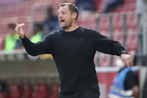 Der Chefanweiser05-Trainer Bo Svensson in seinem Element. 
