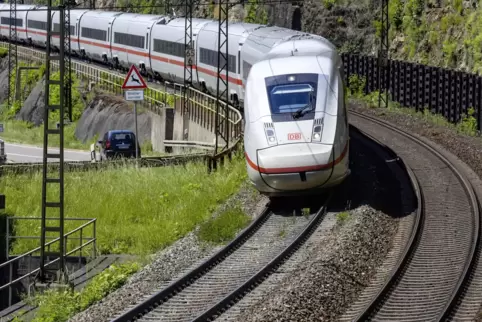 Nicht mehr sehr lange werden die ICE-Züge von Mannheim nach München den Weg über die Geislinger Steige (Foto) nehmen. Die Bauarb