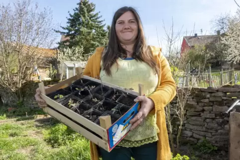 Ein Teil der Gewürze kommt aus dem eigenen Garten, die Grundzutaten für ihre Gewürzmischungen bezieht Lilian Kriebus aber von ei