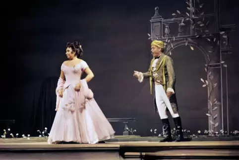 Christa Ludwig mit Hermann Prey in Mozarts Oper „Così fan tutte“. 