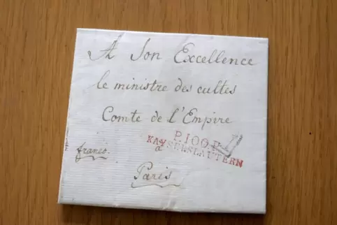 Der Umschlag des historischen Schriftstücks.