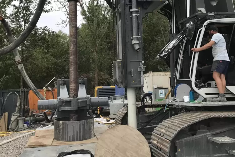 Tonnenschweres Spezialger&auml;t: der Bohrer LB 28 auf der Baustelle in Frankenthal. 