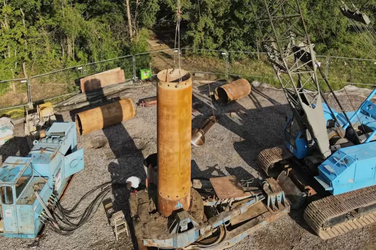 Blick von oben: Mit einem Seilbagger wurde im Juni 2020 dieses Rohr eingesetzt.