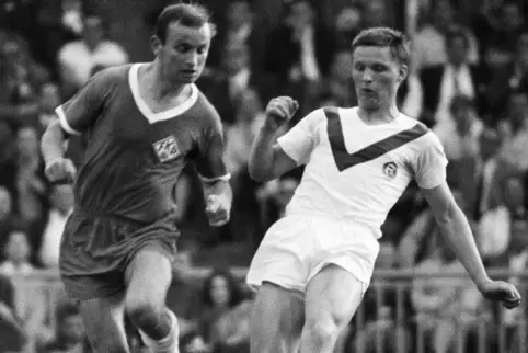 Viermal erreichte Horst Brill mit dem FK Pirmasens die Bundesliga-Aufstiegsrunde, hier 1966 mit Hans Josef Hellingrath (rechts) 