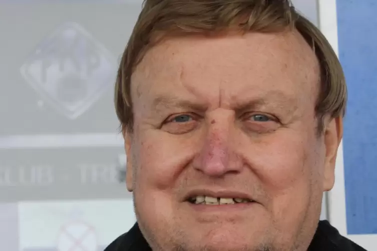 2021: Horst Brill auf der Trib&uuml;ne des Stadions auf der Husterh&ouml;he.