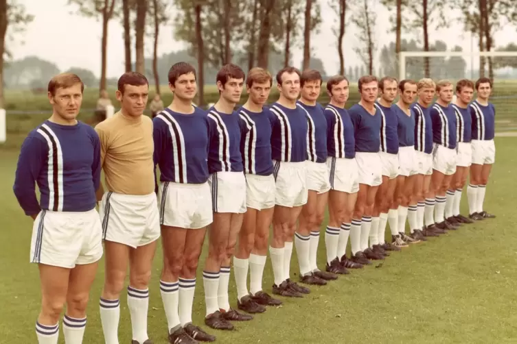  Diese Mannschaft erreichte den größten Erfolg, den Aufstieg 1969 in die 1. Amateurliga (von links): Gerhard Settelmeyer (Spiele