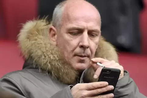 Der ehemalige Fußballprofi Mario Basler macht keinen Hehl daraus, dass er gern mal eine raucht. 