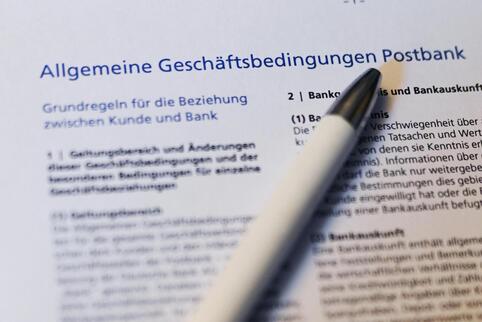 Geklagt hatten Verbraucherschützer gegen die Postbank. Das Karlsruher Urteil hat aber weitreichende Folgen, sagen Experten. 