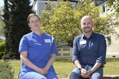 Bieten als „Street Docs Mental“ in den Ludwigshafener Einweisungsgebieten ihre Hilfe an: Anja Schlößer und Daniel Eisenhut.