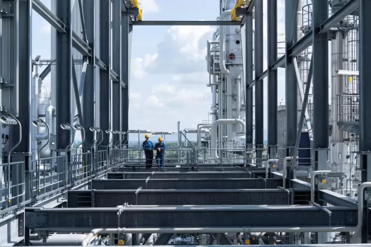Das Ergebnis der Betriebstätigkeit der BASF vor Sondereinflüssen legte im ersten Quartal um 42 Prozent zu: Blick auf die neue Ac