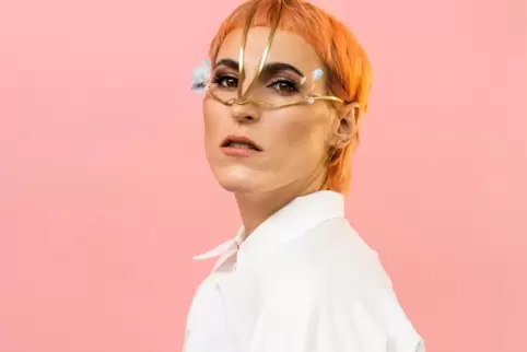 In der deutschen Popmusik besetzt sie ihre kleine, aber ganz eigene Nische: Mine.