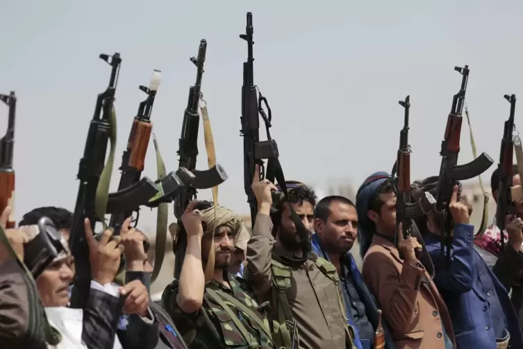Seit sechs Jahren herrscht Bürgerkrieg im Jemen. Hier sieht man Stammesangehörige, die die Houthi-Rebellen unterstützen, in der 