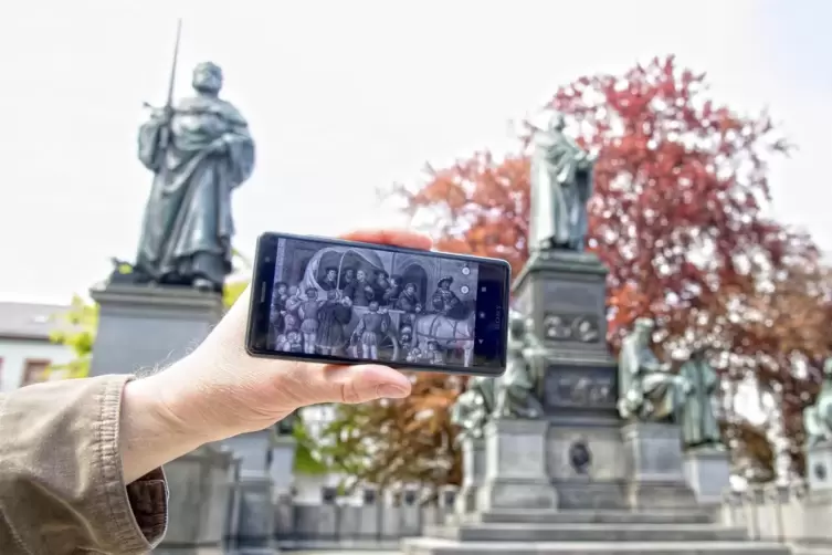 Die Technologie der Augmented Reality macht es möglich, die Stadt aus der Perspektive von vor 500 Jahren zu erleben.
