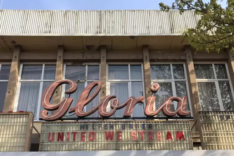 Werbung f&uuml;r den Stream am Landauer Gloria-Kulturpalast. 