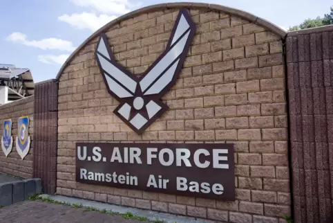 Der Eingang zur Airbase in Ramstein.