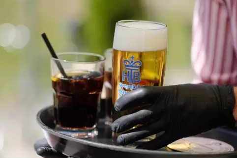 Um ihre Biergärten zu öffnen, müssen die Gastronomen einiges auf sich nehmen. 