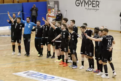 Würden sich über viele Zuschauer im Livestream freuen: die Handballer des TuS Dansenberg im nächsten Heimspiel vor leeren Rängen