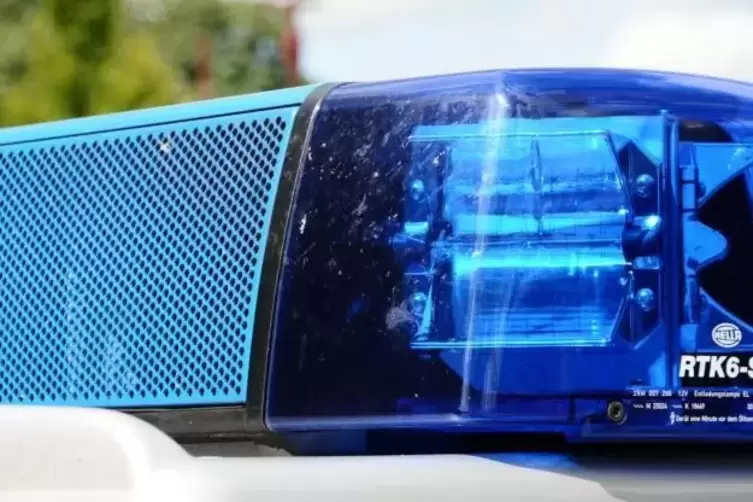 Für die Beschädigung eines Gartenzauns in Steinbach sucht die Polizei nach Zeugen.. 