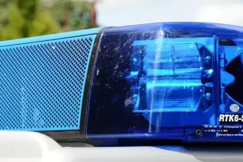 Für die Beschädigung eines Gartenzauns in Steinbach sucht die Polizei nach Zeugen.. 