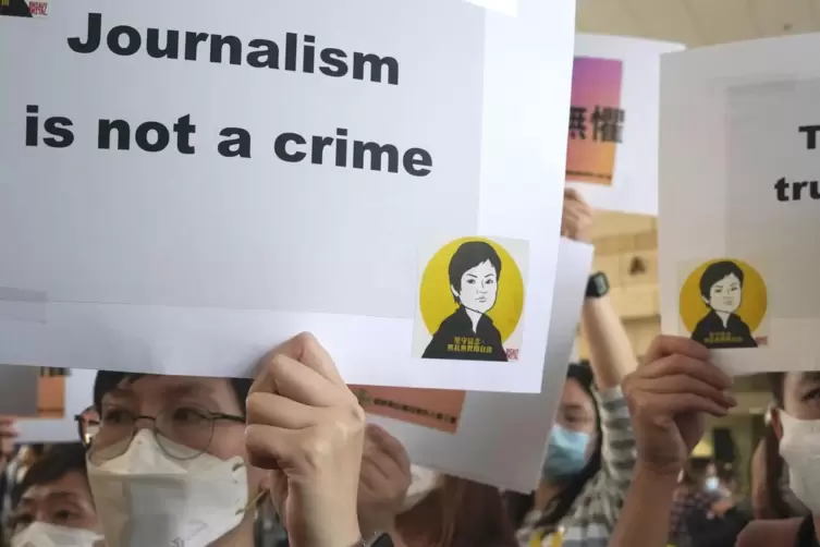 „Journalismus ist keine Straftat“: In Hongkong demonstrieren Unterstützer einer verurteilten Journalistin. In den meisten Länder