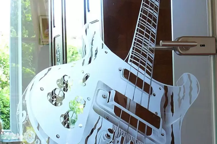 In diese Gitarren-T&uuml;r hat G&ouml;tz sogar einen Gurtpin eingearbeitet. 