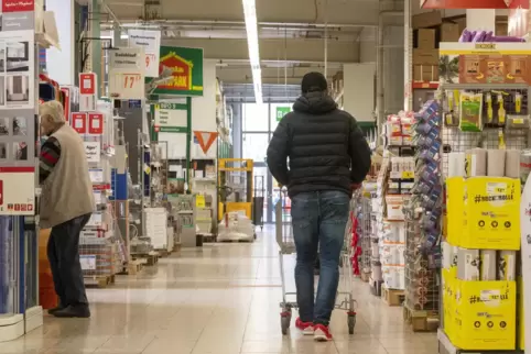 Getestete und ungetestete Kunden könnten im Baumarkt aufeinandertreffen.