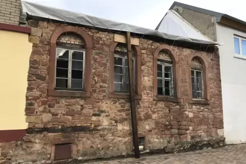 Die ehemalige Synagoge vor Beginn der Sanierung. 