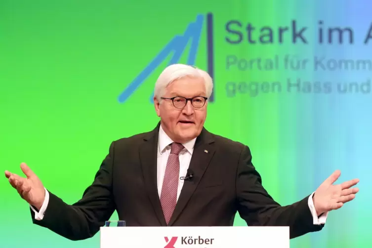 Bundespräsident Frank-Walter Steinmeier bei der Freischaltung des Portals „Stark im Amt“.
