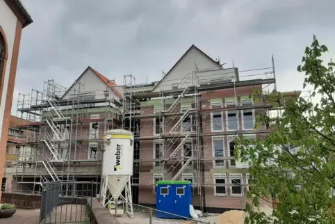 Sieben der zehn Wohneinheiten im neuen Mehrfamilienhaus in der Dahner Stadtmitte sind bereits verkauft.