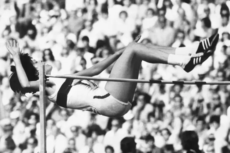 Als 16-Jährige sprang Ulrike Meyfarth 1972 bei den Olympischen Spielen in München die Weltrekordhöhe von 1,92 Metern und gewann 