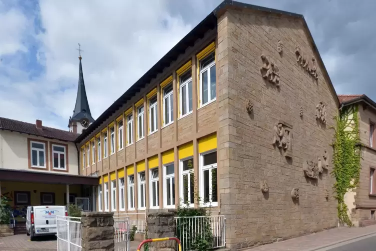 Gut drei Monate werden für die Sanierung veranschlagt: Grundschule in Maikammer. 