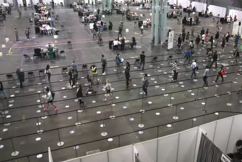 Immer öfter halbleer: die riesigen Impfzentren in den USA, hier das Jacob K. Javits Convention Center in New York. 