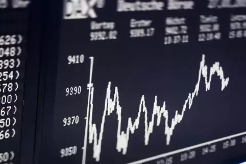 Die Fieberkurve der deutschen Wirtschaft, der Dax. Beim Planspiel Börse lernen Schüler spielerisch das Aktiengeschäft kennen.