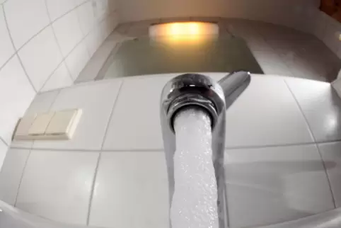 Inweiweit das jetzt von der Bahn erhaltene Geld den Wasserpreis beeinflusst, hängt von den jeweiligen Werken ab. 