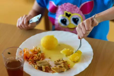 Bestandteil des neuen Gesetzes: ein warmes Mittagessen für die Kinder in den Kitas.
