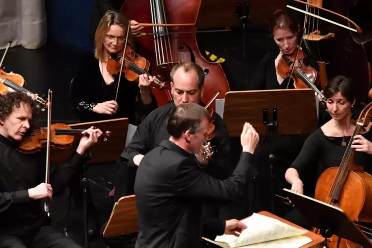 Das Kammerorchester „Ensemble 1800“ unter Leitung von Fritz Burkhardt macht den Saisonstart.