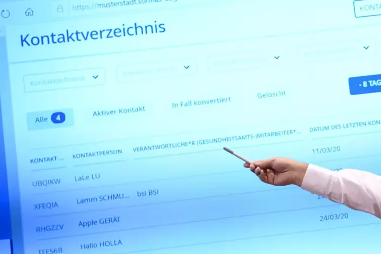 Ein Arzt stellt in Berlin die Software „Sormas“ vor, mit deren Hilfe Corona-Zahlen schneller übermittelt werden sollen. 
